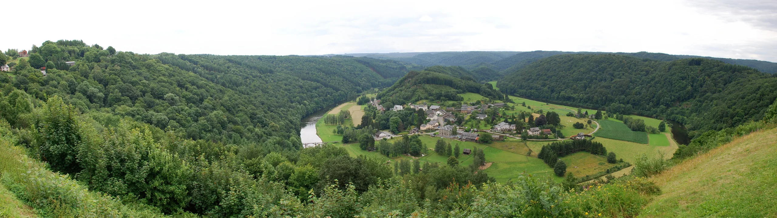 Panorama de Frahan et de la Semois vu depuis Rochehaut.
